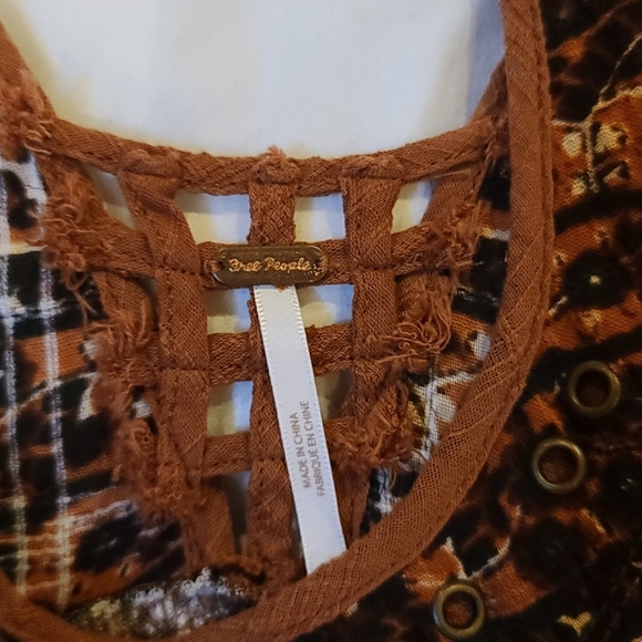 Top - Picture 2 of 2